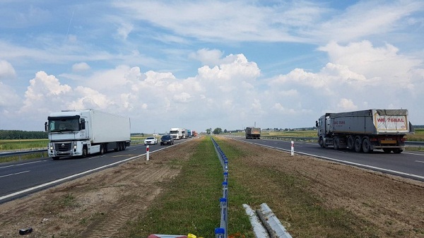 Ruch na odcinku S8 od Ostrowi Mazowieckiej do granicy woj. podlaskiego odbywa się już po drodze dwujezdniowej