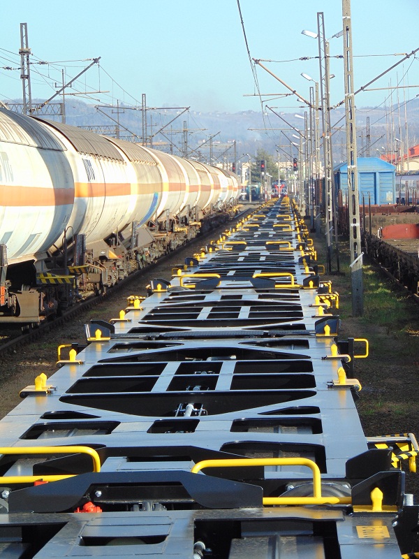 Wagony platformy kupione przez PKP Cargo